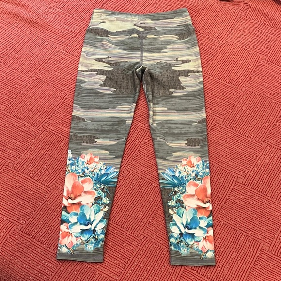 women’s small Leggings Floral / Camo Design capri Evolution and Creative Active - Picture 12 of 14